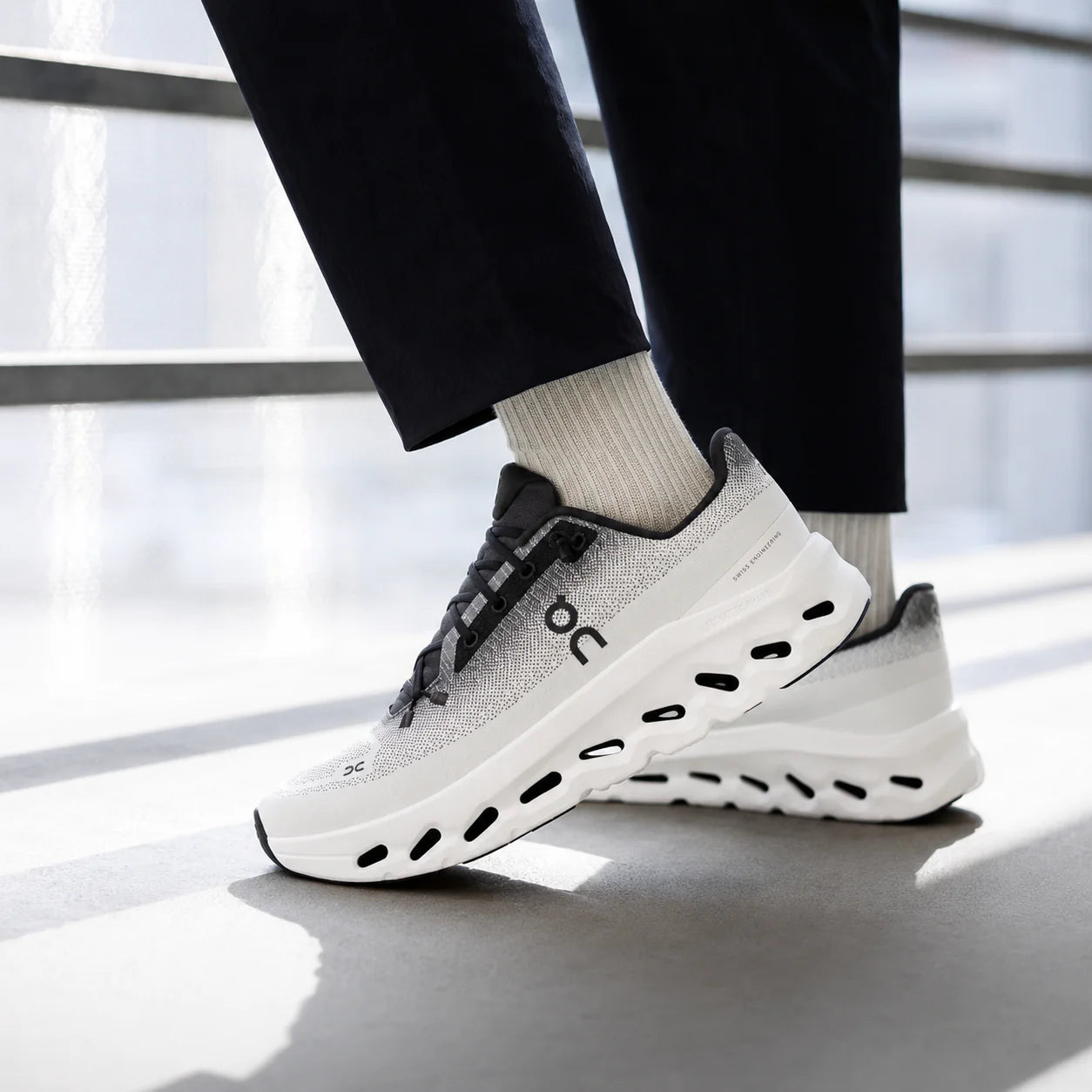 OR Cloudtilt Black | Ivory